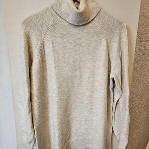 H&M Womens Cream Turtleneck Sweater